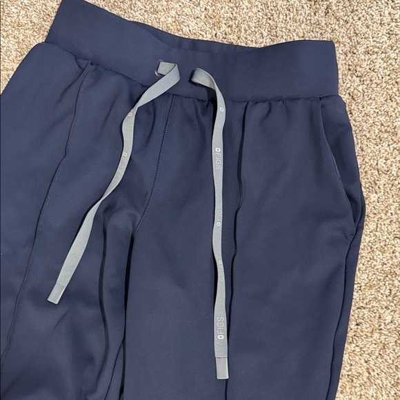 Figs FORMX flare pants small/tall - Picture 2 of 5